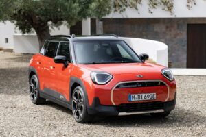 Mini présente l’Aceman, son petit SUV électrique