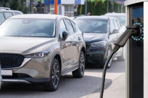 Un nouveau contrat de filière automobile basé sur la fin du thermique en 2035