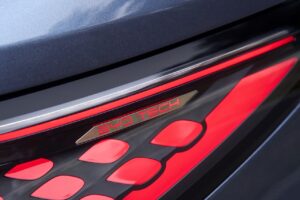 BYD promet une recharge aussi rapide qu