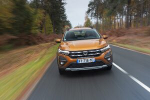 La Dacia Sandero détrône la Tesla Model Y en Europe