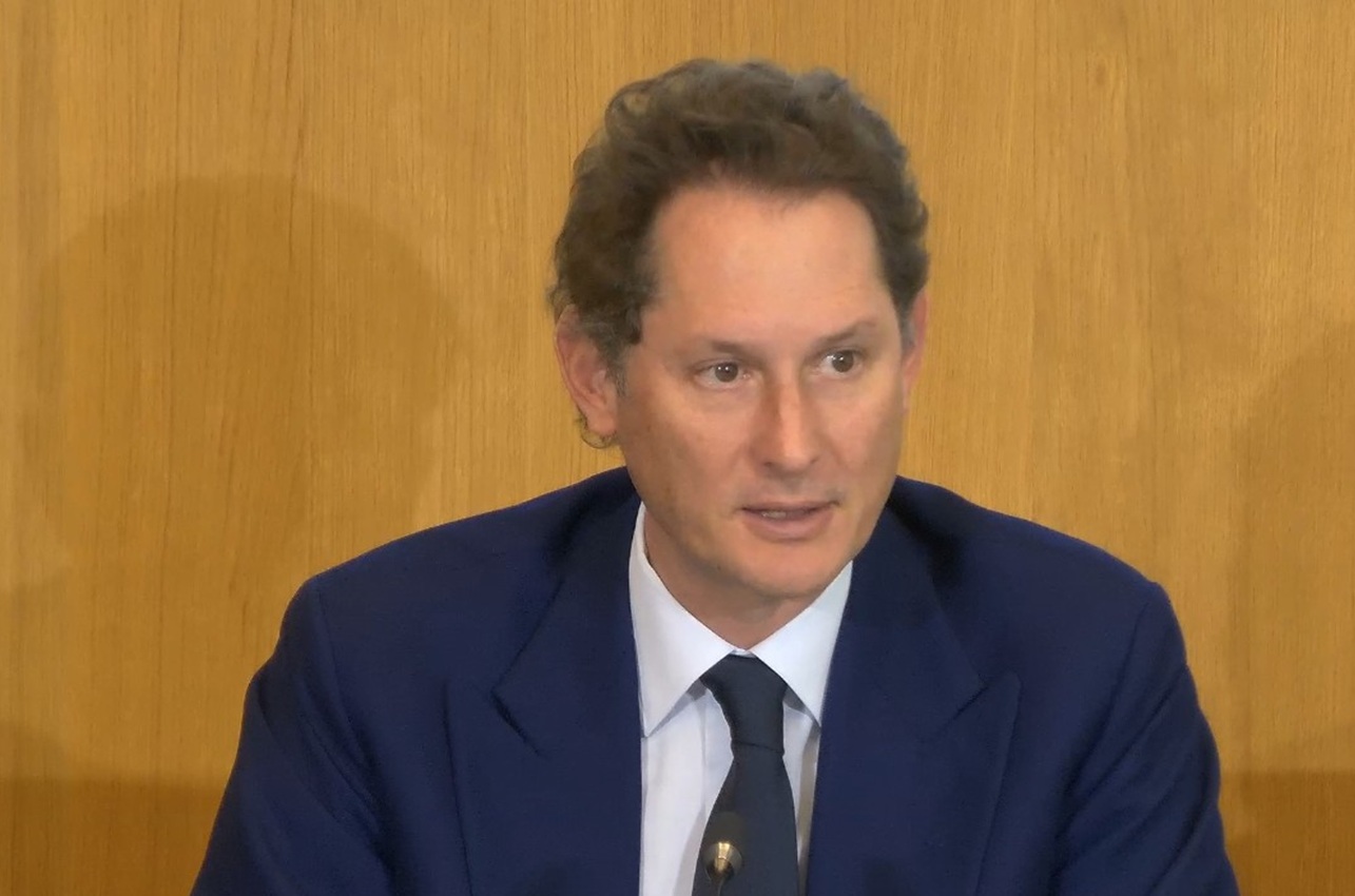 John Elkann, président de Stellantis, pendant l'assemblée générale des actionnaires du constructeur ce 15 avril 2025.