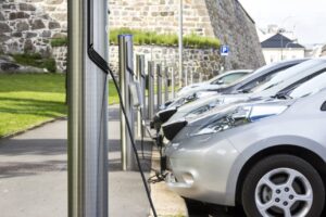 Le 100 % électrique a-t-il du plomb dans l’aile pour 2035 ?