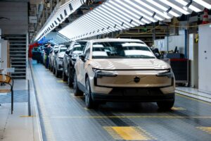 Volvo démarre la production de son EX30 en Belgique