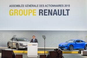 Carlos Ghosn attaque Renault